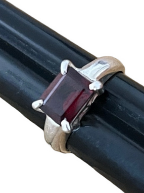 Vintage Sundance Sterling & Garnet Solitaire Ring